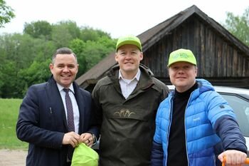 Lietuvoje startavo iniciatyva „Milijonas medžių Lietuvai“: pirmieji ąžuolai pasodinti Rumšiškėse