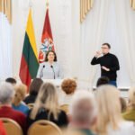 Pirmoji ponia gestų kalbos literatūros ir meno vakare: lietuvių gestų kalbos poezija ir literatūra – visavertė kultūros dalis