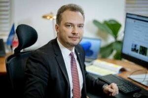 Susisiekimo ministras J. Taminskas sušaukė pavaldžių įmonių vadovus: įvertintas reagavimas į oro pavojų