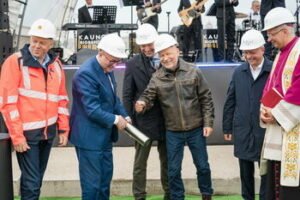 Skambiai pažymėta darbų pradžia: išskirtinio M. K. Čiurlionio koncertų centro statybvietėje įkasta simbolinė kapsulė