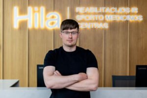 Kineziterapeutas apie paauglių laikyseną: kada verta sunerimti dėl stuburo pokyčių?