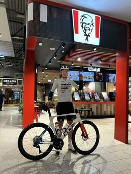 Dvi dienos dviračiu per 12 KFC restoranų: belgo iššūkis Lietuvoje