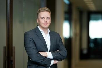 Į kavinę ar parduotuvę – be grynųjų ir net be kortelės: štai ką rodo naujausias tyrimas