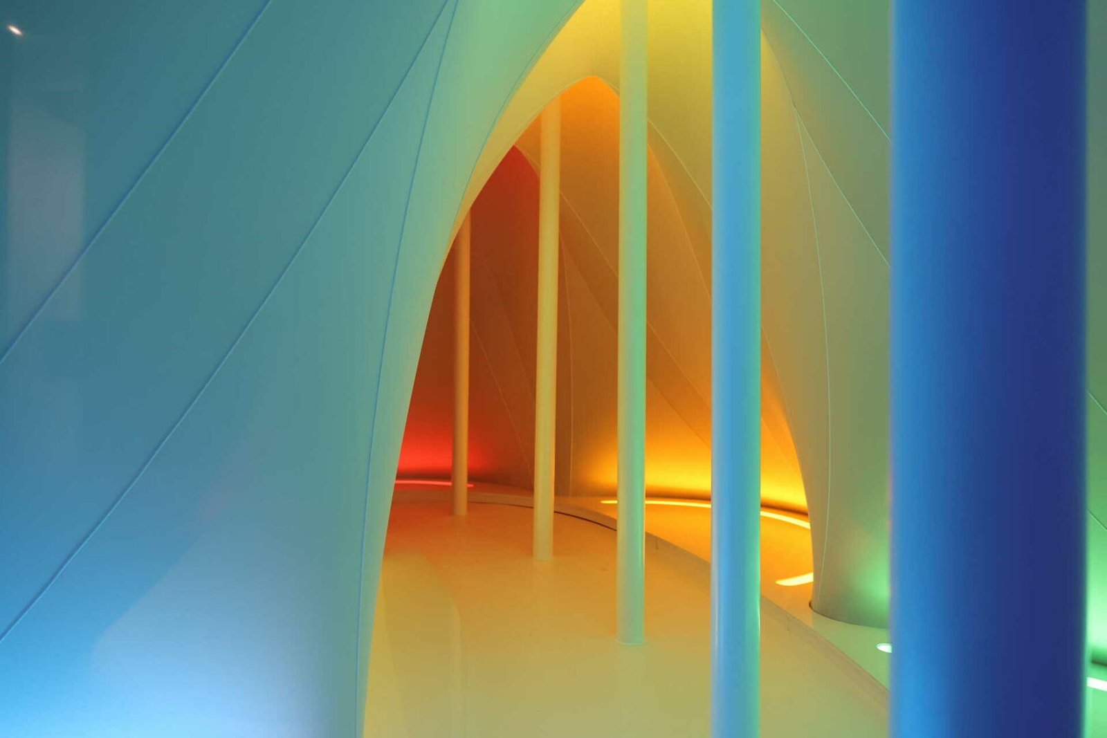Pirmą kartą Jungtinėje Karalystėje, galerijoje „Tate St Ives“, pristatoma Aleksandros Kasubos kūryba – paroda „Buveinės pojūčiams“