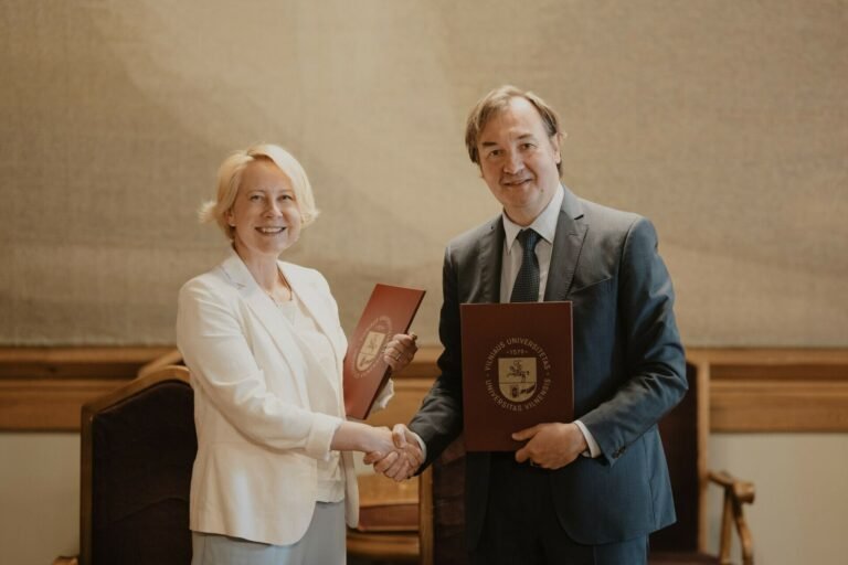 Vilniaus universitetas pasirašė memorandumą su Lietuvos marketingo asociacija