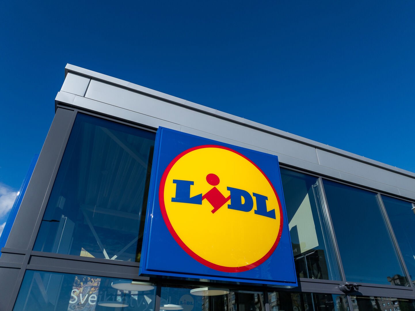 Pirmąjį šių metų ketvirtį atlyginimų lyderės poziciją sektoriuje ir toliau išlaikė „Lidl Lietuva“