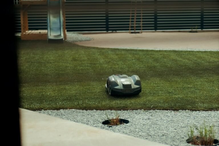 Kauniečių šeima: robotas vejapjovė – vienas geriausių sprendimų, kurį priėmėme įsirengdami namus