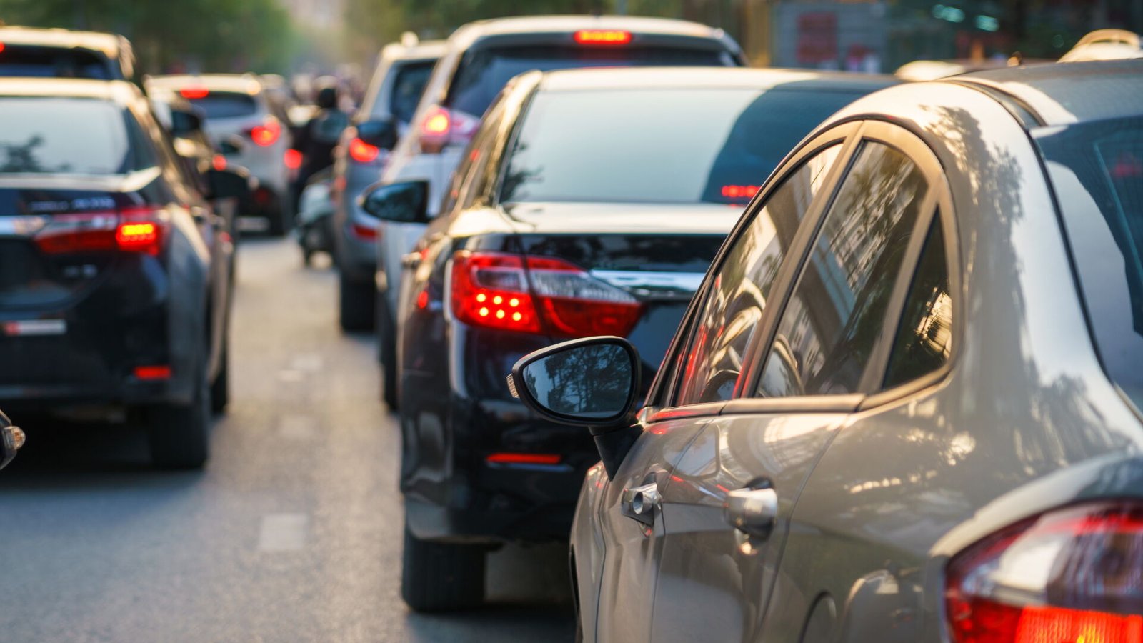 Vasaros realybė keliuose: daugiau remonto darbų, automobilių ir mažiau kantrybės