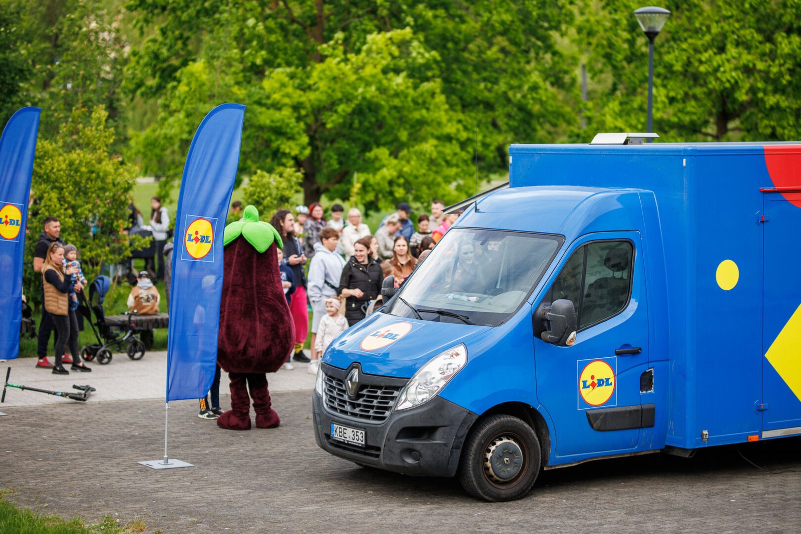 Vilniaus Šaltibarščių festivalyje – tikras netikėtumas: išskirtinė proga pasivaišinti mėlynais šaltibarščiais