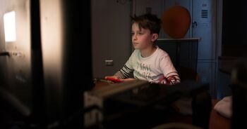 Kaip nusikaltėliai manipuliuoja vaikais internete – pavojus tyko ir žaidžiant populiarioje žaidimų platformoje