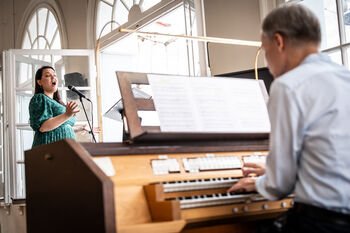 Unikalus muzikinis reiškinys Vilniaus širdyje: trylika vasaros penktadienių skambės Aušros Vartų galerijos vargonai