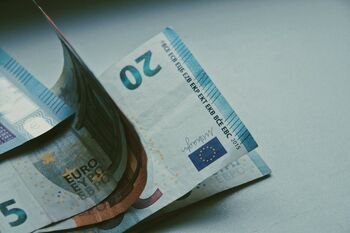 Po pensijų išmokų ir mokesčių grąžinimų sparčiai augo gyventojų indėliai