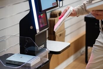 Ekonomikos augimas priklausys nuo to, kaip žmonės priims technologijas: atskleidė, kokie pokyčiai laukia kasose