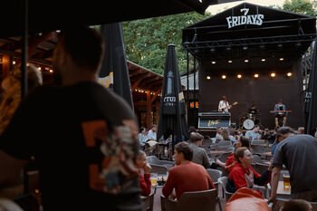 VINGIO PARKE ATGIMSTA LEGENDINĖ VIETA: DURIS ATVERIA „7 FRIDAYS VINGIS“