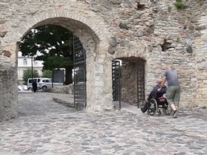 Pro virtuvines duris ar pro pagrindinį įėjimą? Kultūros paveldas ieško sprendimų, kaip atsiverti visiems