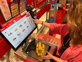 Nuo bananų iki paprikų: dirbtinis intelektas savitarnos kasose jau pats atpažįsta produktus