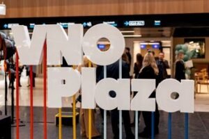 Vilniaus oro uoste atidaryta „VNO Plaza“: rekonstruotas senasis išvykimo terminalas tapo didžiausia oro uosto komercine erdve
