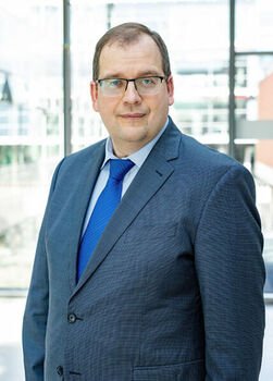 Nuo vaistų išdavimo prie pacientų konsultavimo: kaip keičiasi vaistininko profesija?