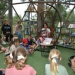 Prasmingos vasaros receptas Kuršėnuose: bibliotekos skaitykla, žaidimai ir atradimai po atviru dangumi
