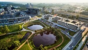 Ketvirtadienį Ozo parke – nemokamas kino vakaras po atviru dangumi: lankytojų lauks DJ, pramogos ir žiūrovų simpatijas pelniusi „Kino pavasario“ juosta