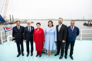Naujos laivybos istorijos pradžia: Klaipėdos uoste pakrikštytas pirmasis pasaulyje žaliuoju vandeniliu varomas tanklaivis „Rasa“