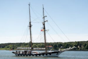 Klaipėdos universiteto burlaivis „Brabander“ išplaukė į regatą „The Tall Ships Races 2026“