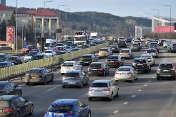 Lietuviai labiausiai Baltijos šalyse prisirišę prie nuosavo automobilio – jo atsisakyti svarstytų vos kas dešimtas