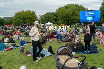SIMBIOCITY kino vakaras Ozo parke subūrė šimtus gyventojų ir miesto svečių