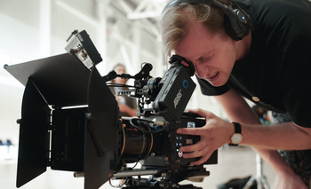 Kino operatorius apie nematomą filmavimo pusę: iki įjungiant kamerą jau būna priimta daugybė sprendimų
