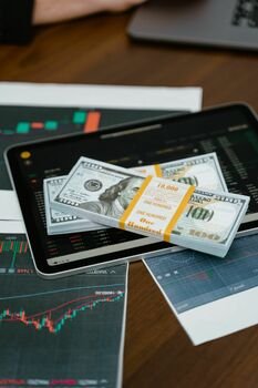 Telekomunikacijų rinka jau pasidalinta? Kodėl telekomunikacijų verslas vėl tampa įdomus investuotojams