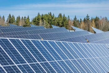 „Green Genius“ saulės elektrinių parkams „Luminor“ skolina 16,7 milijono eurų