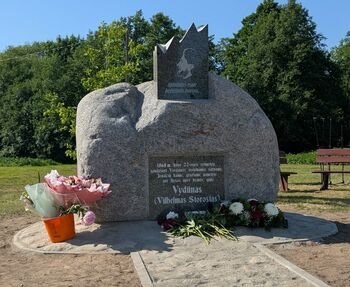 Klaipėdos Universiteto ir vydūniečių iniciatyva Jonaičiuose atidengtas Vydūno atminimą įamžinantis paminklinis akmuo