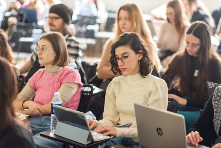 Šiuolaikinė lietuvių filologija VDU: studijos, atliepiančios visuomenės poreikius
