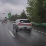 Ar elektromobiliai realiai nuvažiuoja tiek, kiek žada gamintojai? BMW bandymas pateikė įspūdingą atsakymą