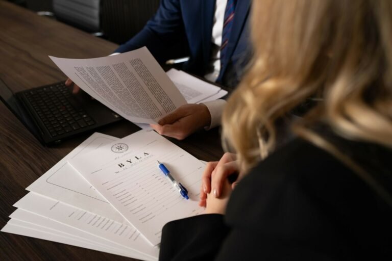 Sutarčių nutraukimas: kada tai teisėta, o kada pažeidėju tampate jūs patys?