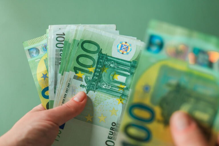II pakopos pensijų fondų lėšų gyventojai nepaleido vėjais: dengė skolas, pildė santaupas, pirko reikalingus daiktus