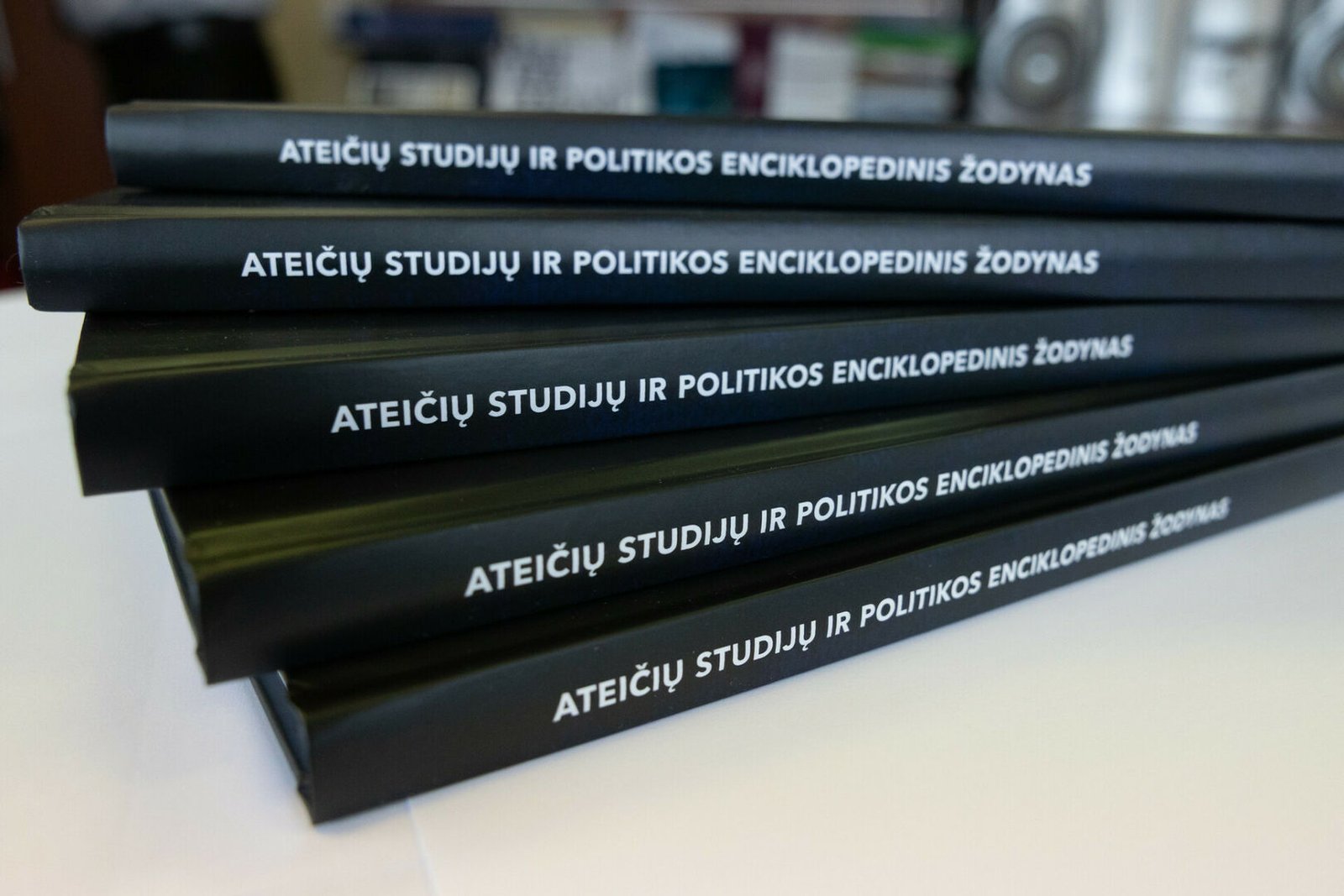 Seimo kanceliarijos Tyrimų skyrius pristato unikalų Ateičių studijų ir politikos enciklopedinį žodyną