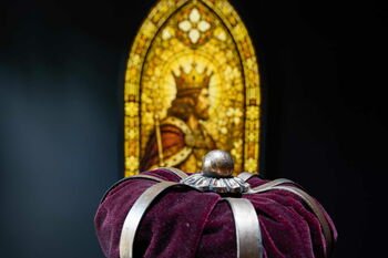 Valstybės dieną Šiauliuose – iškilminga ceremonija ir kariljono muzika karalienei Mortai