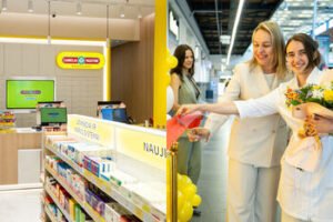 Kauno „Akropolyje“ duris atvėrė „Camelia“ vaistinė: renginys subūrė ir sveikatingumu besidominčias žinomas moteris