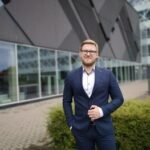 „Kimi K3“ sudrebino DI pasaulį: kas nutinka, kai galingiausią dirbtinį intelektą galima tiesiog atsisiųsti?
