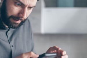 Vienas regionas, trys skirtingi vartotojų portretai: ko iš išmaniojo telefono tikisi Baltijos šalių gyventojai?