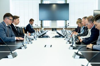 Premjero ir pramonininkų susitikime sutarta ieškoti bendrų sprendimų Lietuvos ekonomikos augimui