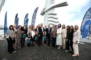 Po plačiai išskleistais Albatroso sparnais – atmintis ir pagarba: jūrinė bendruomenė susibūrė į jautrią ceremoniją