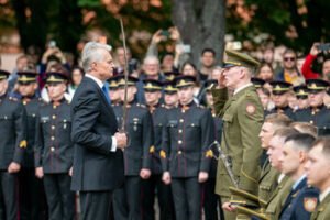 Prezidentas: šiandien Lietuvai reikalingas kiekvienas mokantis, galintis ir norintis ją ginti