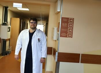 Būsimas ortopedas-traumatologas Gytis Petkevičius auginasi sparnus gimtojo miesto ligoninėje