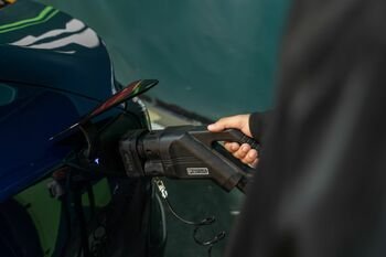 Ilgesnė kelionė elektromobiliu: kuo verta pasirūpinti prieš išvykstant?
