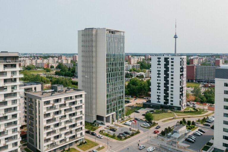 Kodėl „Evernord“ nenurašė biurų? Vilniuje įsigijo verslo centrą, bendradarbiauja su „YIT Lietuva“ (Atnaujinta)
