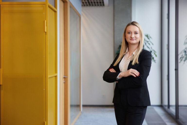 Tėvai dažnai to nepastebi: telefonas vaikui gali tapti vieta, kur matuojama jo vertė