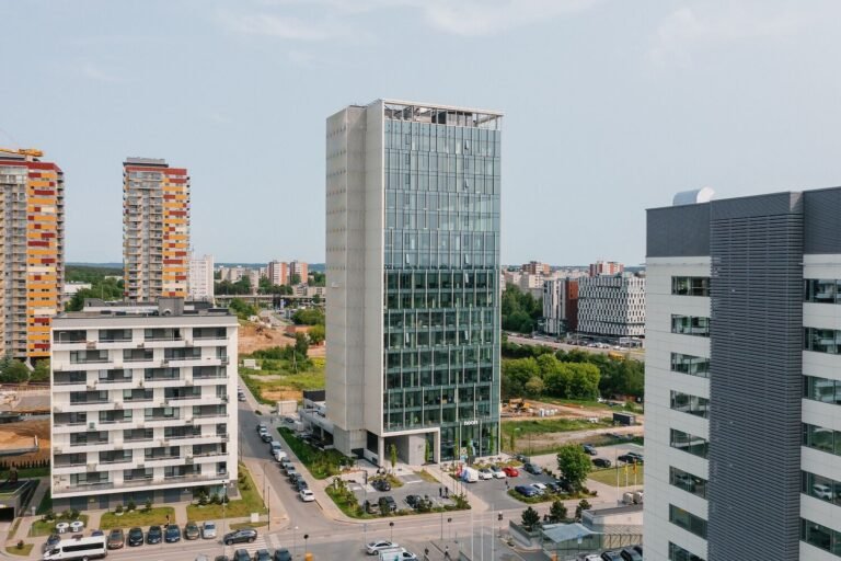 Beveik pilną užimtumą pasiekusį „Sky Office” bendrovė „YIT Lietuva” pardavė fondui „Evernord Real Estate Fund VII“