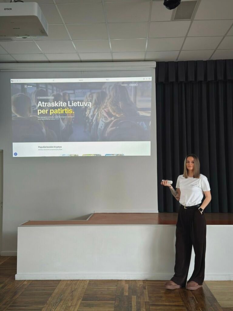 Mokytojos kasdienybė įkvėpė verslo idėją: gargždiškė vysto platformą, padedančią lengviau organizuoti moksleivių ekskursijas